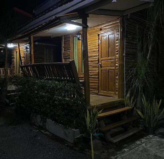 Pensionat ครัวบ้านไม้สัก โฮมสเตย์ เขาวงพระจันทร์ ลพบุรี