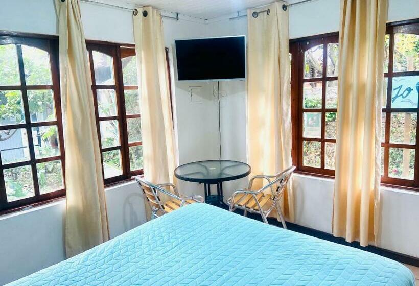 بنسيون Hostal Costa Morena