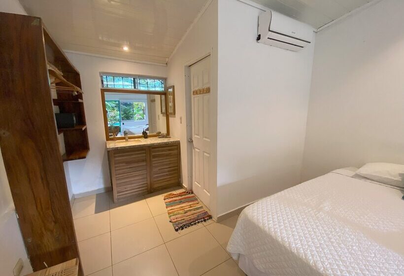 צימר Refugio Surf Lodge