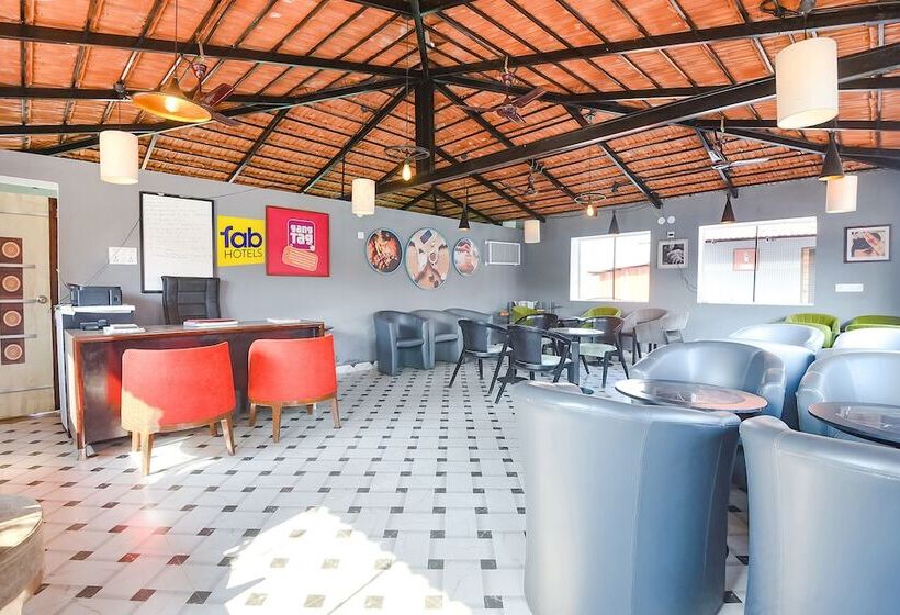 בית מלון כפרי Fabescape Kautilyaa Resort With Swimming Pool