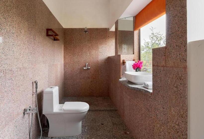 فندق Stayvista S Gaudhuli Farmstay   Outdoor Pool & Terrace With View