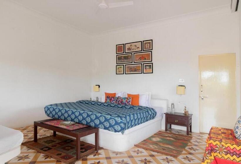 فندق Stayvista S Gaudhuli Farmstay   Outdoor Pool & Terrace With View