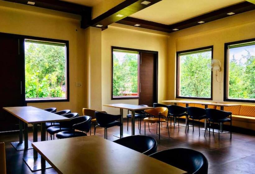 ホテル Goroomgo Luxury Palm Bhimtal   Luxury Room   Excellent Customer Service   Best Seller