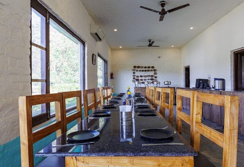 בית מלון כפרי Treebo Trend Corbett Tiger Retreat