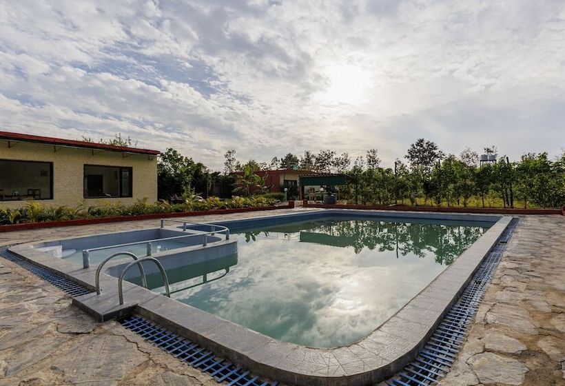 בית מלון כפרי Treebo Trend Corbett Tiger Retreat