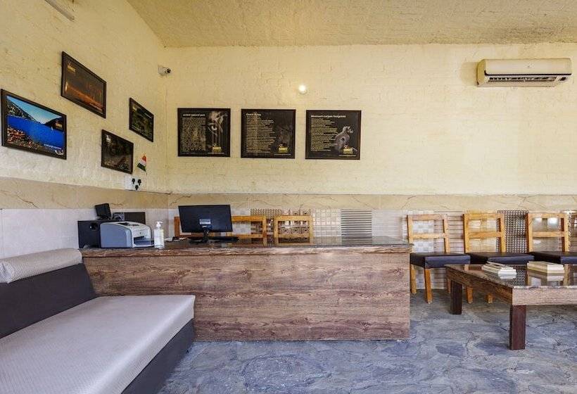 בית מלון כפרי Treebo Trend Corbett Tiger Retreat