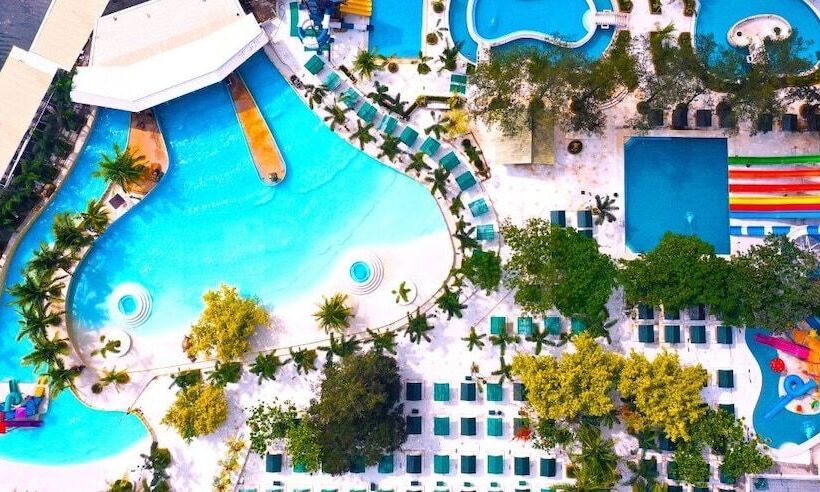 فندق Villa Excellance Beach And Wave Pool Resort