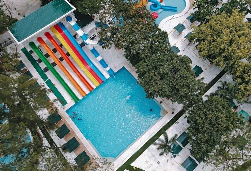 בית מלון כפרי Villa Excellance Beach And Wave Pool Resort