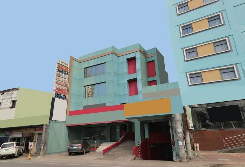 Oyo 898 Berts Condotel