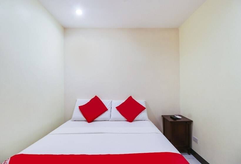 Oyo 898 Berts Condotel