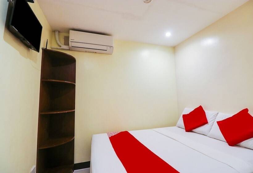 Oyo 898 Berts Condotel