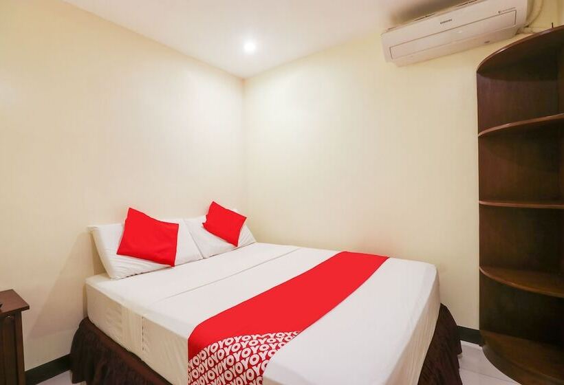 Oyo 898 Berts Condotel