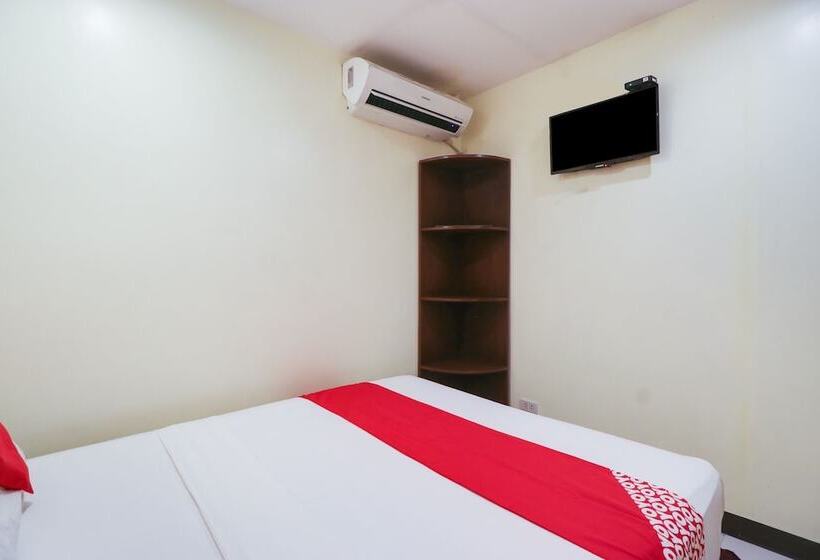 Oyo 898 Berts Condotel