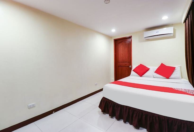 Oyo 898 Berts Condotel