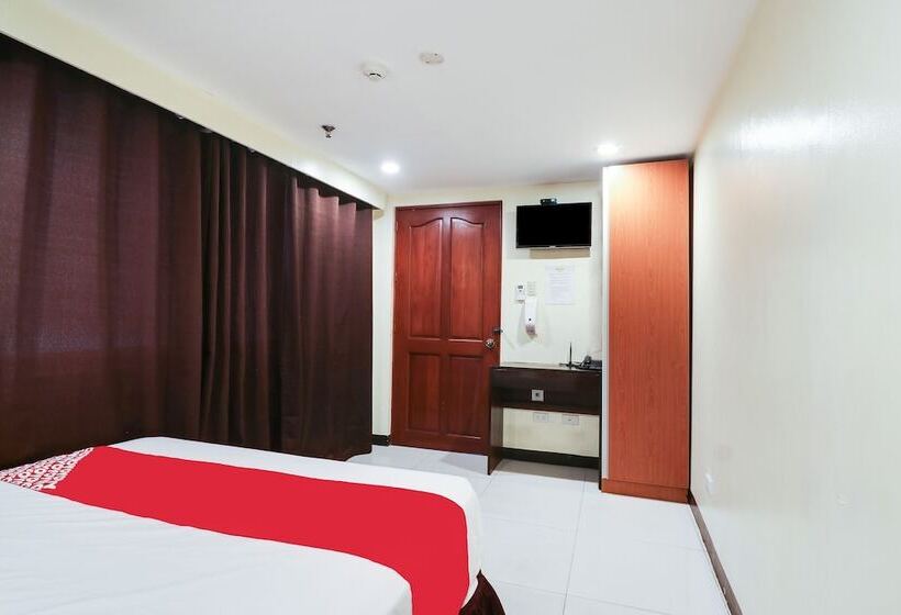 Oyo 898 Berts Condotel