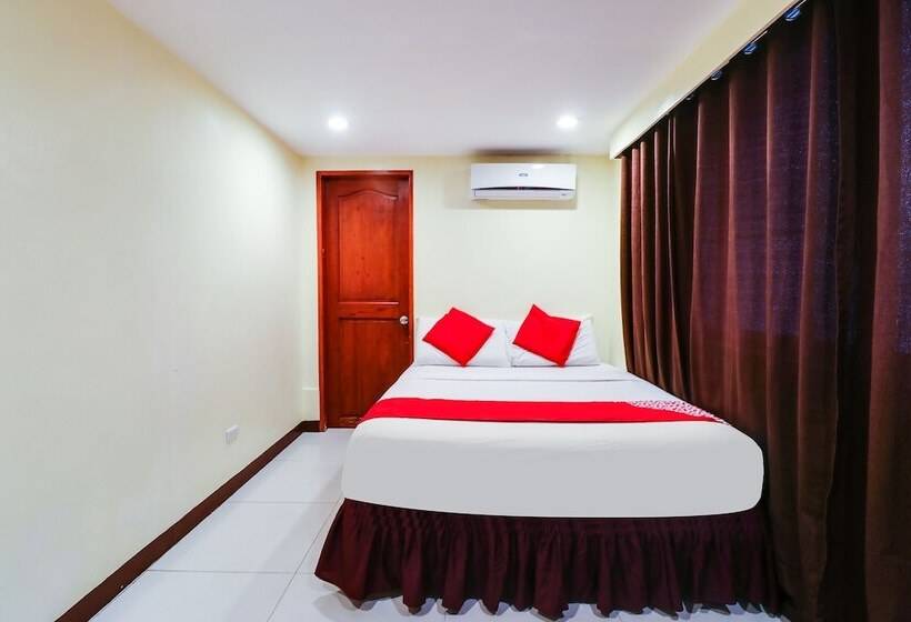 Oyo 898 Berts Condotel