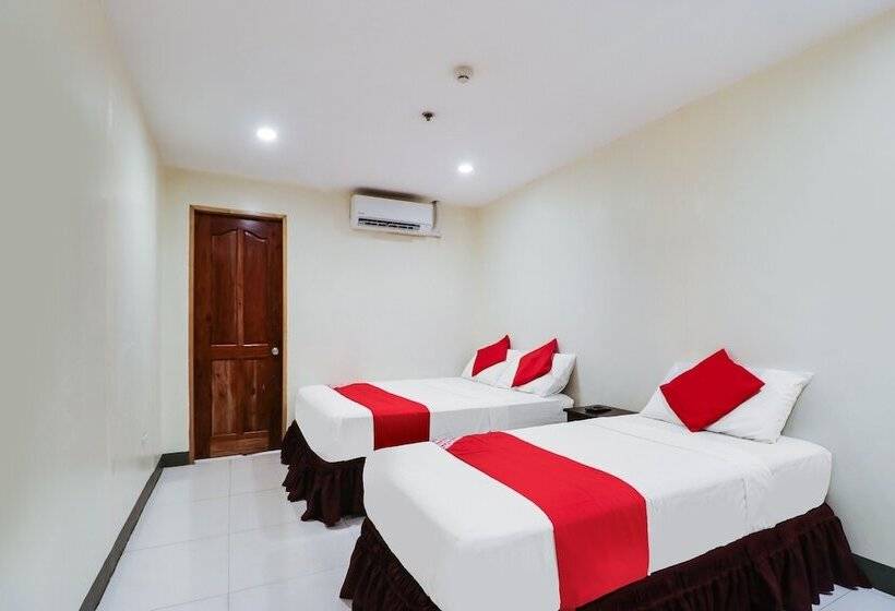 Oyo 898 Berts Condotel