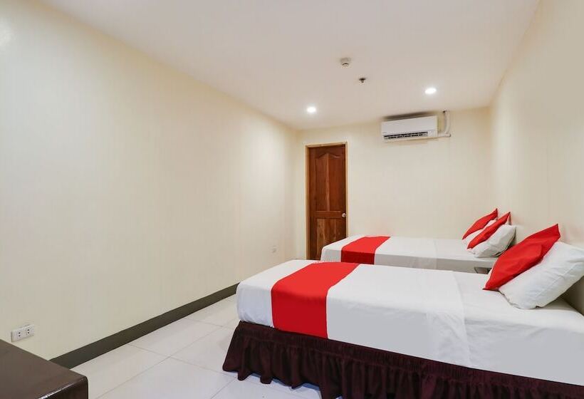 Oyo 898 Berts Condotel