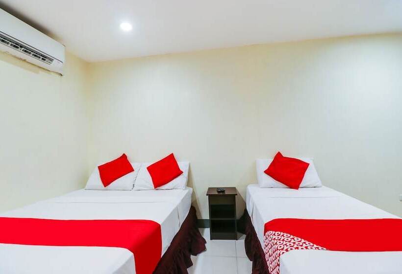 Oyo 898 Berts Condotel