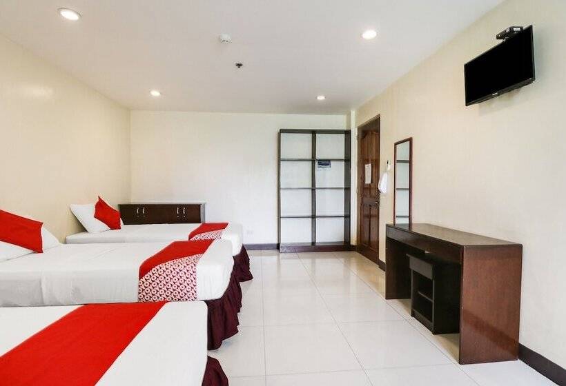 Oyo 898 Berts Condotel