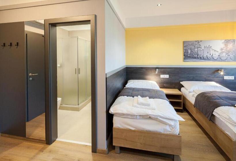 膳宿费 Tanker Apartments & Bistro čaradice