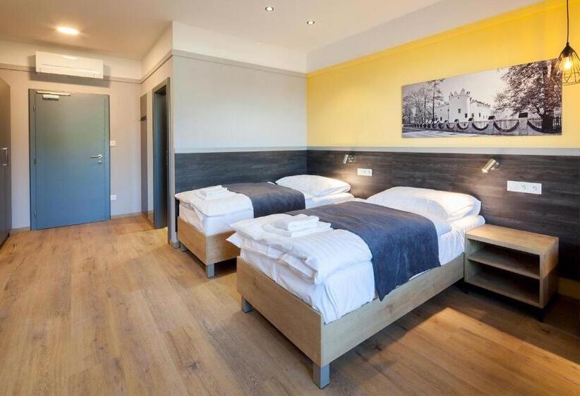 膳宿费 Tanker Apartments & Bistro čaradice