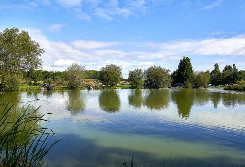 אתר נופש Bosworth Lakeside Lodges