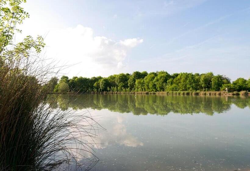 منتجع Bosworth Lakeside Lodges