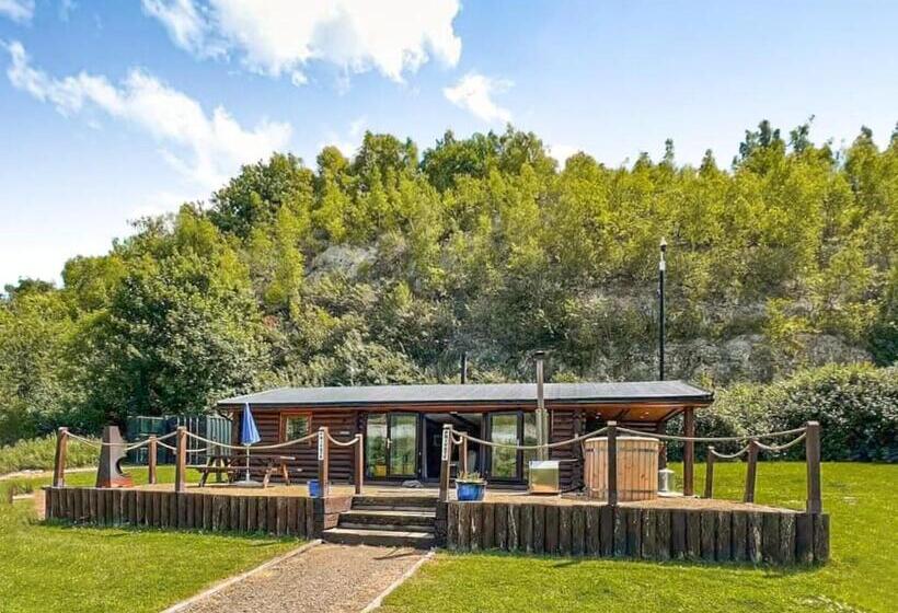 אתר נופש St Andrews Lakes
