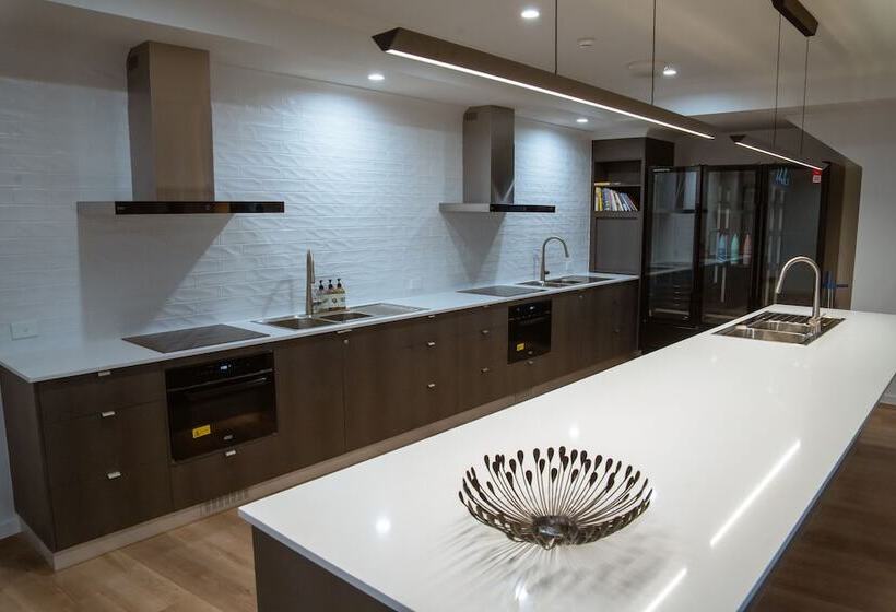 הוסטל Mackay Adventure Lodge