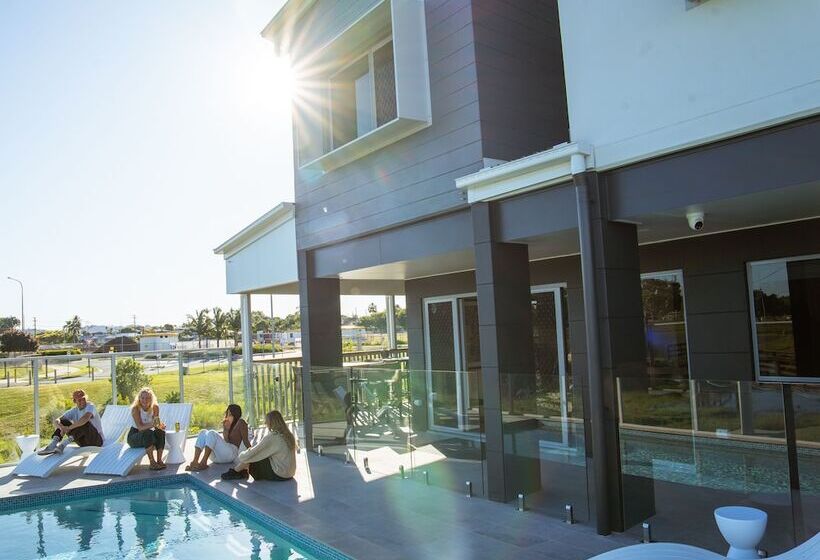 הוסטל Mackay Adventure Lodge