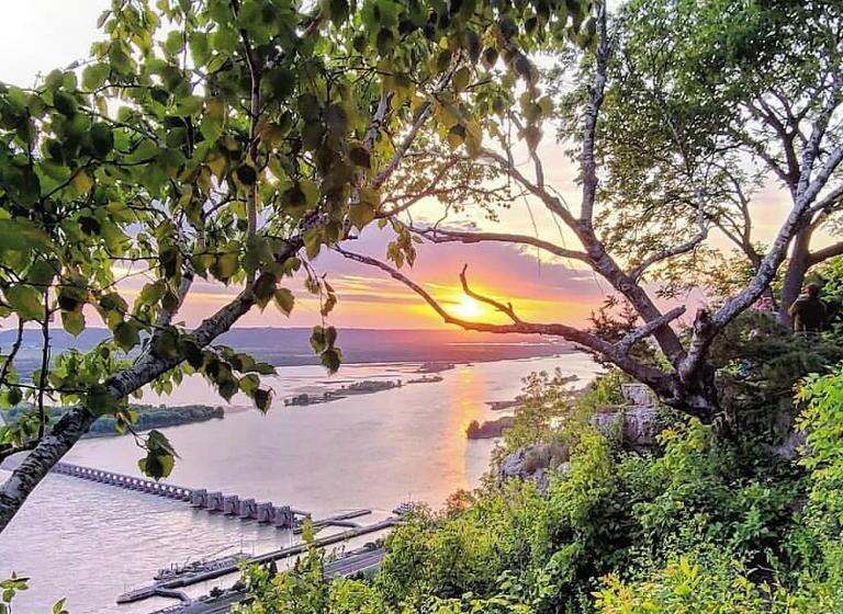 فندق صغير The Burlington Hotel & Bar   Alma Wi