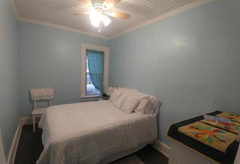 فندق صغير The Burlington Hotel & Bar   Alma Wi