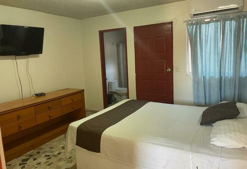 ホテル Empalme Inn