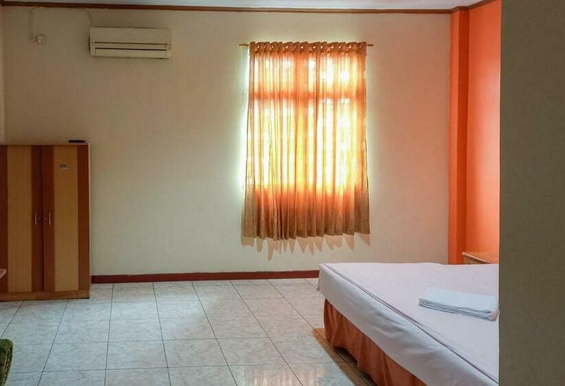 בית מלון כפרי Funramah Kotamobagu