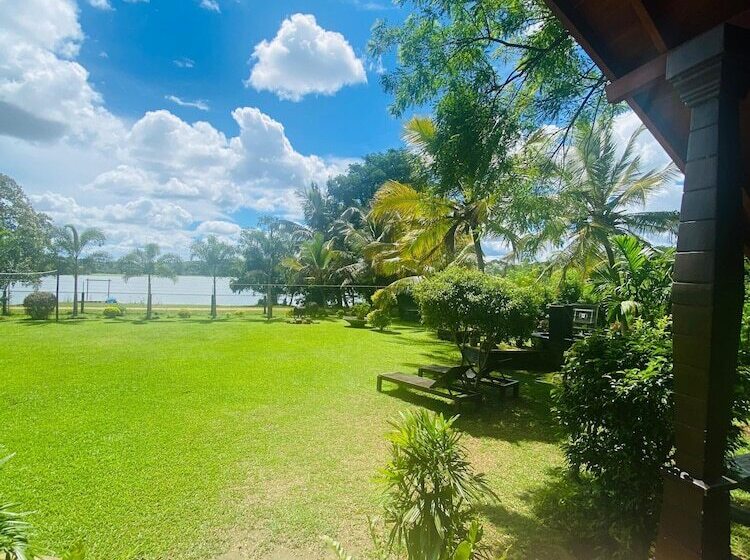 호텔 Gagees Lake View Cabana