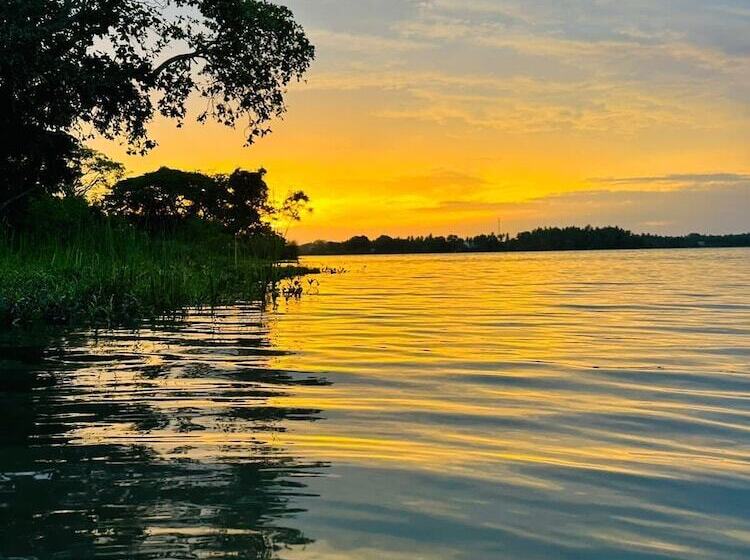 호텔 Gagees Lake View Cabana