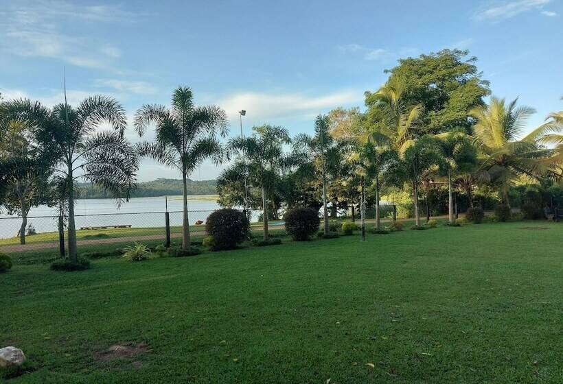 호텔 Gagees Lake View Cabana