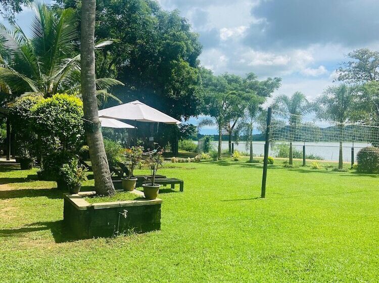 호텔 Gagees Lake View Cabana