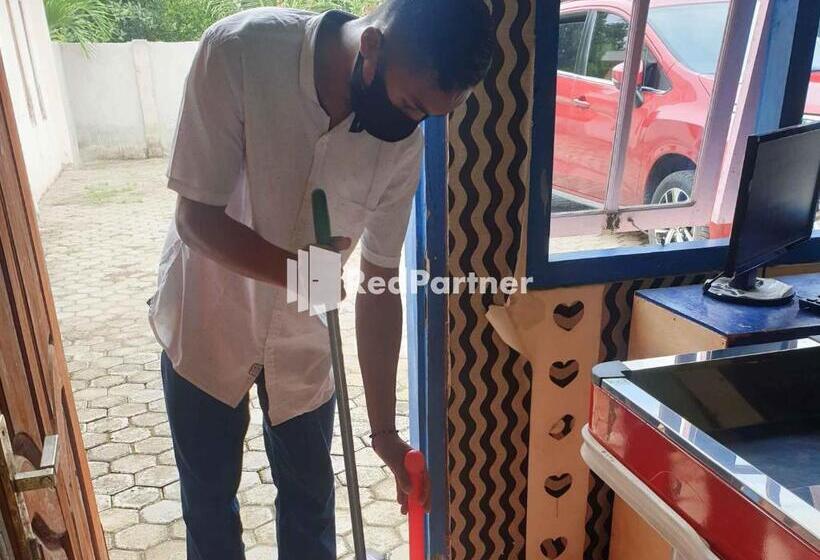 Reddoorz At Hotel Gloria Borong Labuan Bajo