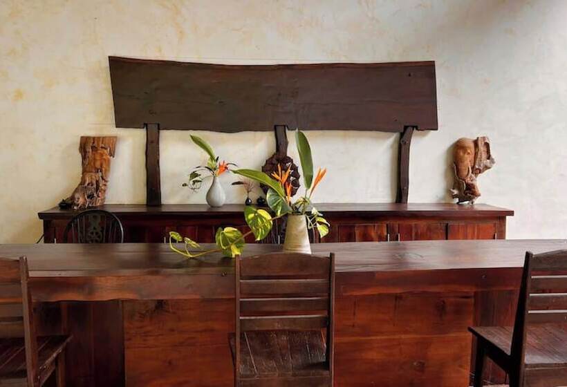 Kawarin Secret Hut Hotel And Resort