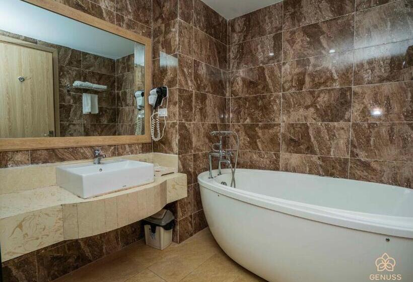 هتل Khách Sạn Century Tam đảo