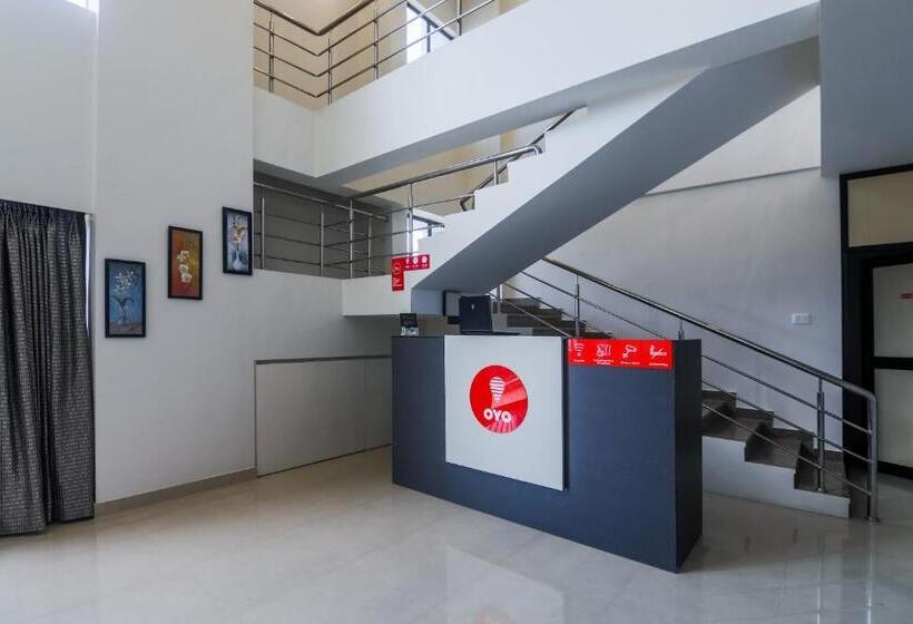 هتل Oyo 17004 Padmarag Residency