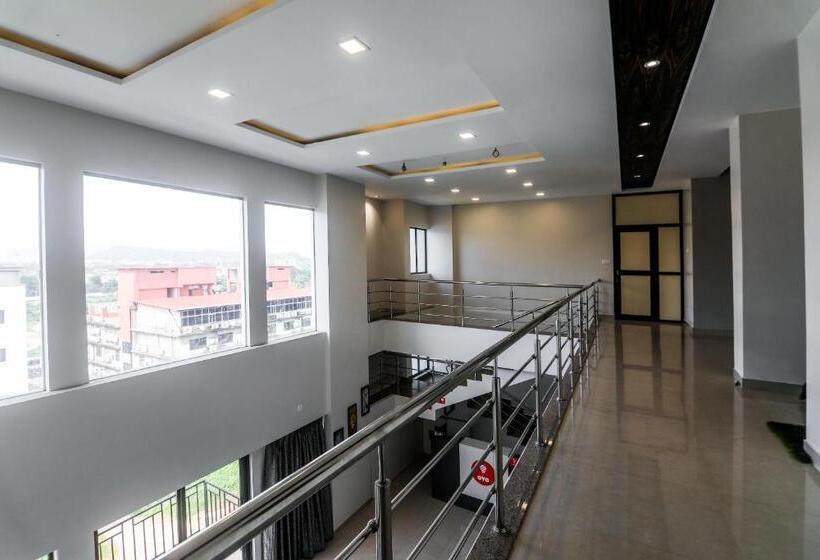 هتل Oyo 17004 Padmarag Residency