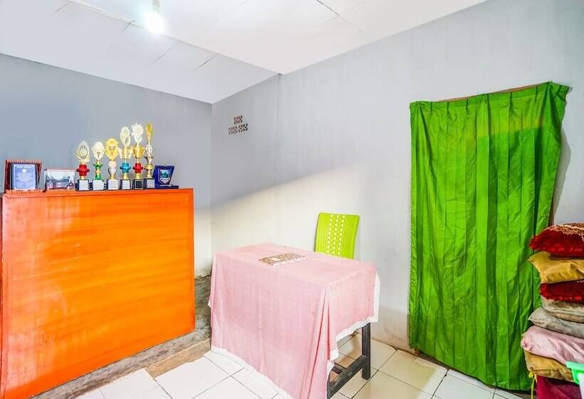 هتل Oyo 90194 Wisma Ria