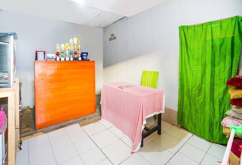 هتل Oyo 90194 Wisma Ria