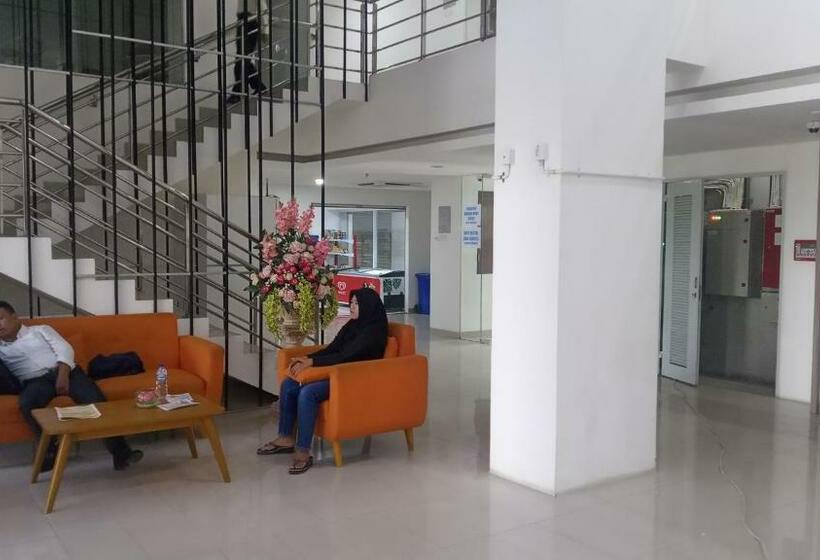 Отель Oyo 91338 Apartment Bekasi Town Square