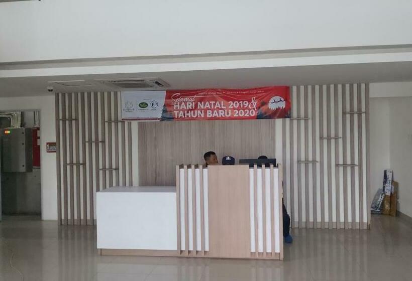 Отель Oyo 91338 Apartment Bekasi Town Square