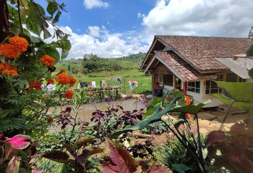 ホテル Oyo Home 91250 Desa Wisata Taraju