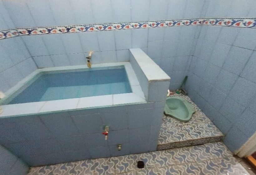 ホテル Oyo Home 91250 Desa Wisata Taraju